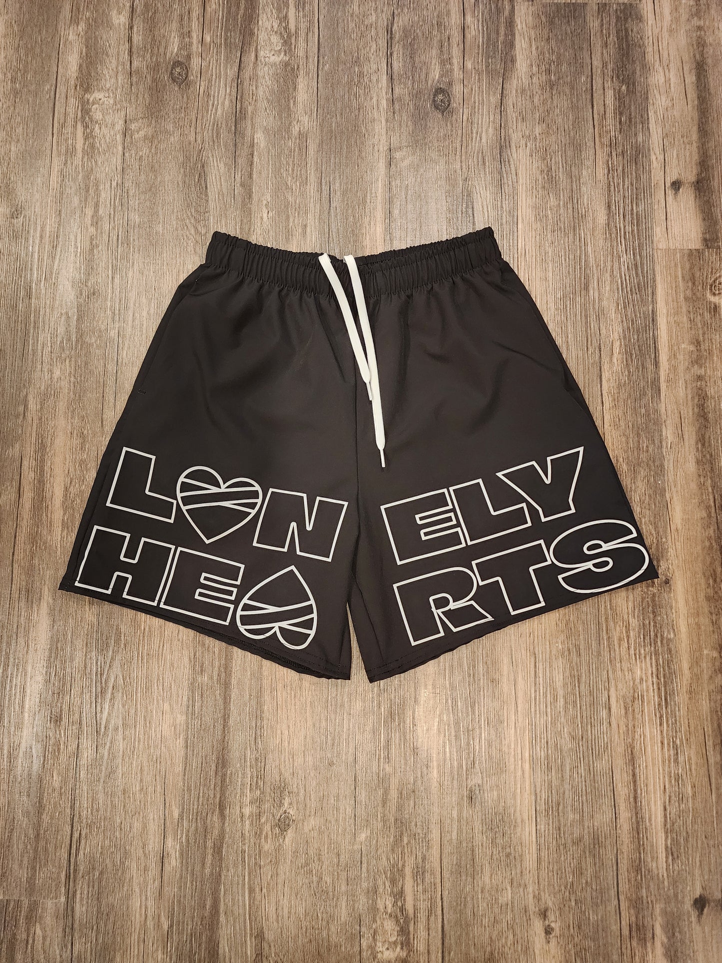 MEN RECOVERING HEARTS SHORTS