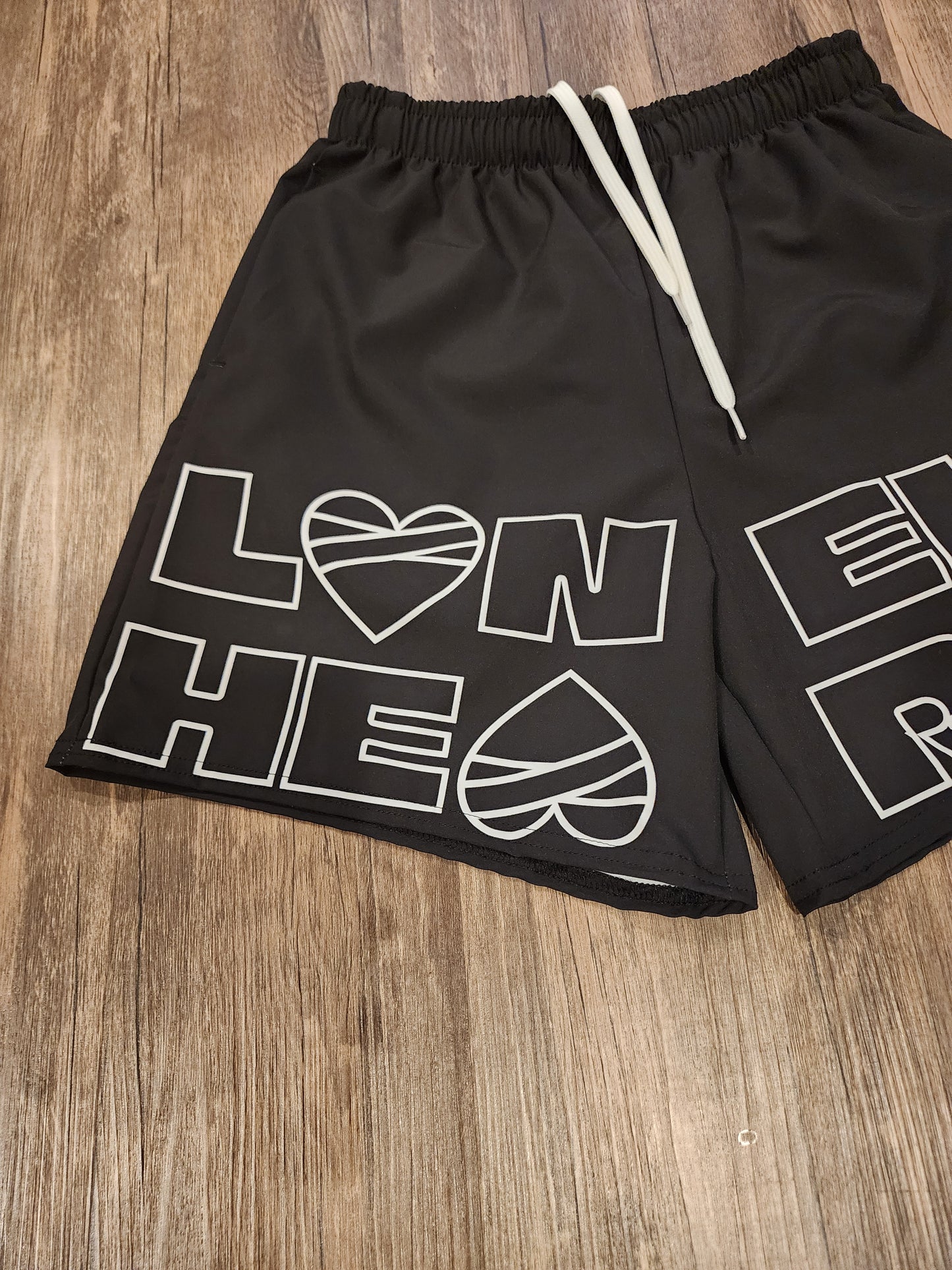 MEN RECOVERING HEARTS SHORTS